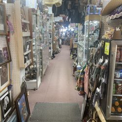 The Wright Stuff Antiques - Lots of stuf