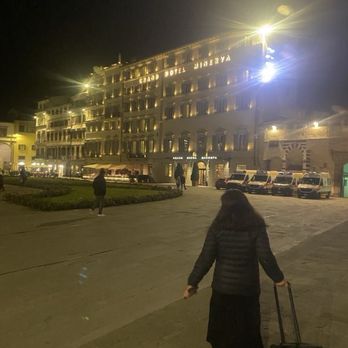 Grand Hotel Minerva - Walking towards the hotel - Hotels Near Me - Florence, FI