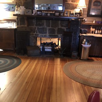 Grandview Lodge - Love the wood floors and the fireplace is a double sided jewel - Hotels Near Me - Waynesville, North Carolina Grandview Lodge - Love the wood floors and the fireplace is a double sided jewel - Hotels Near Me - Waynesville, North Carolina
