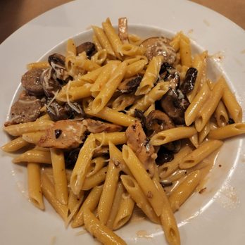 Dancing Tomato Caffé - Sausage mushroom and chicken pasta - Italian Near Me - Yuba City, California