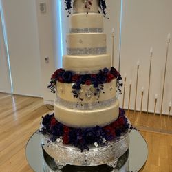 Lady Cupcake - Hand painted metallic champagne gold wedding cake showcased at CMOA