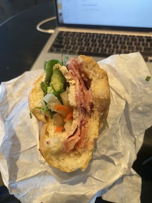 Bánh Mì Ba Lẹ by null