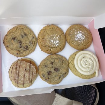 Crumbl - Lakeside - Bakeries Near Me - Omaha, Nebraska