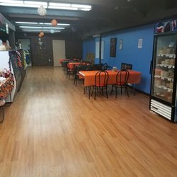 Rose's Deli and More - Dinning area