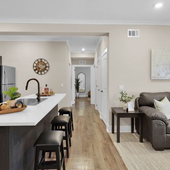 Pointe Grand on Main Apartments - Apartments Near Me - Jacksonville, Florida Pointe Grand on Main Apartments - Apartments Near Me - Jacksonville, Florida