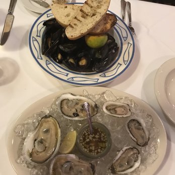 Havana - Oysters (yum) and mussels as appetizers - Seafood Near Me - Bar Harbor, Maine