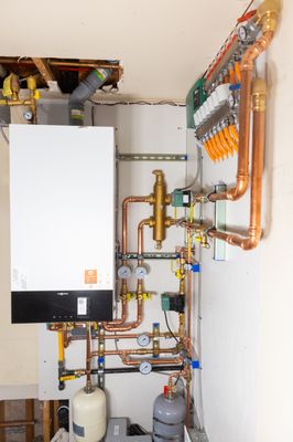 Bee's Plumbing And Heating