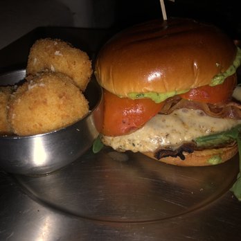 Eureka! - Napa Chicken Sandwich - American Near Me - Indian Wells, California