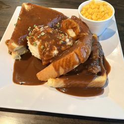 Stouts Irish Pub and Grill Bettendorf - Hot beef sandwich
