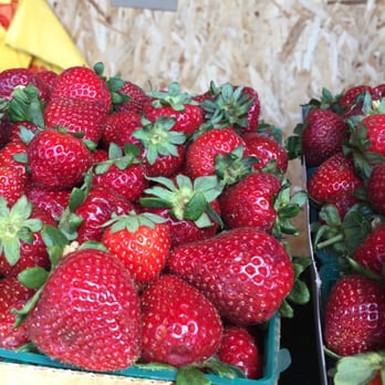 Saetern Strawberries - strawberries and bananas - Street Vendors Near Me - Napa, California Saetern Strawberries - strawberries and bananas - Street Vendors Near Me - Napa, California