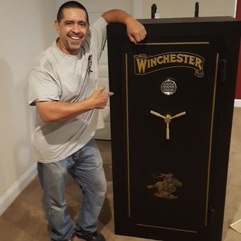 Elite Movers Denver - Donnie moving a 500 Lb safe. - Movers Near Me