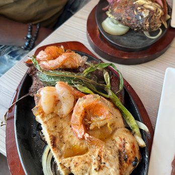 El Cuscatlan Restaurant - Salvadoran Near Me - Hercules, California