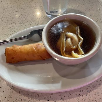 Hunan Lion - Wonton soup & egg roll - Chinese Near Me - Austin, Texas