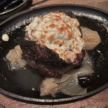 CARVE American Grille - Barton Creek - Steak with blue cheese - New American Near Me - Austin, Texas CARVE American Grille - Barton Creek - Steak with blue cheese - New American Near Me - Austin, Texas
