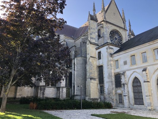 Basilique Saint-Remi by null