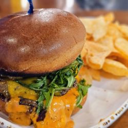 Blue Point Brewing - Ye Ole Pub burger