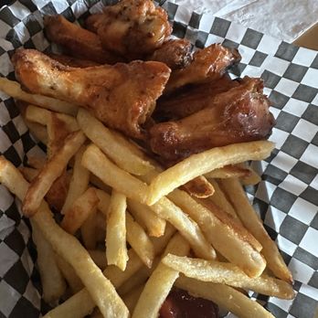 PUB 282 - Buffalo wings - American Near Me - Camano Island, Washington PUB 282 - Buffalo wings - American Near Me - Camano Island, Washington