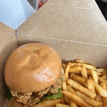 Shipwreck Gourmet Fish Boutique - Fried oyster sandwich with old bay fries XO - Salad Near Me - Brooklyn, New York Shipwreck Gourmet Fish Boutique - Fried oyster sandwich with old bay fries XO - Salad Near Me - Brooklyn, New York
