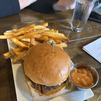 Bier Distillery - Burger - Cocktail Bars Near Me - Comstock Park, Michigan