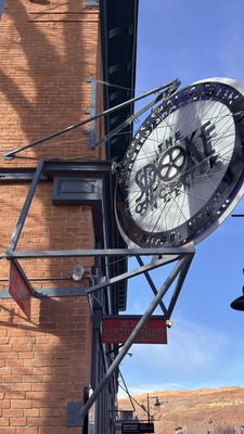 The Spoke on Center by null