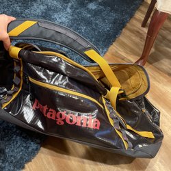 REI - Duffel backpack, super efficient for airports :))