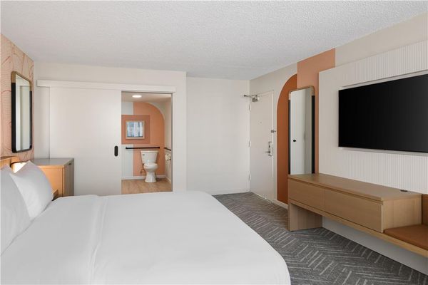 The Ambassador Hotel of Waikiki, Tapestry Collection by Hilton by null