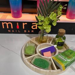 Mira Nail Bar - MIAMI SPICE PEDI - Stress relief