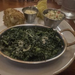 Crab cakes with creamed spinach Crab cakes with creamed spinach