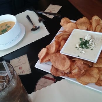 The Roasted Garlic - Butternut squash soup & homemade potato chips with blue cheese dip - American Near Me - Pittsfield, Massachusetts
