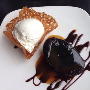 Earls Kitchen + Bar - Warm Chocolate Sticky Toffee Pudding - Canadian (New) Near Me - Jasper, Alberta Earls Kitchen + Bar - Warm Chocolate Sticky Toffee Pudding - Canadian (New) Near Me - Jasper, Alberta