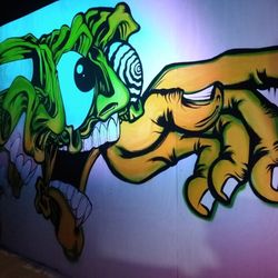 Miramar Theatre - Nice live art.