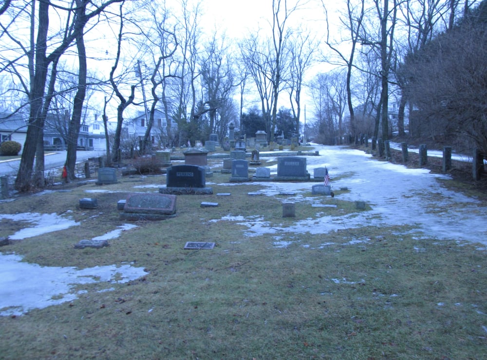 LOCUST GROVE CEMETERY Updated October 2024 20 Photos Shore Rd