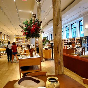 Crate & Barrel - Open space - 9/19/2025 - Home Decor Near Me - New York, New York Crate & Barrel - Open space - 9/19/2025 - Home Decor Near Me - New York, New York