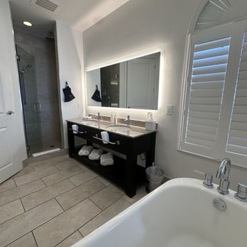 The Hotel Zamora - Renovated bathroom! - Hotels Near Me - St. Pete Beach, Florida
