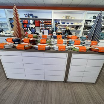 Le Creuset Outlet Store - Bought one of these sets as a gift - Tableware Near Me - Gilroy, California Le Creuset Outlet Store - Bought one of these sets as a gift - Tableware Near Me - Gilroy, California