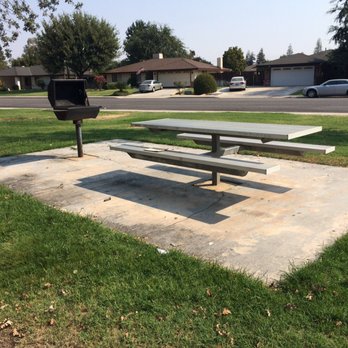 Campus Park North - Picnic table with grill - Parks Near Me - Bakersfield, California