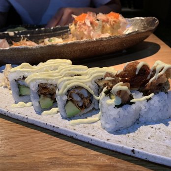 Dozo - Soft shell crab roll - Japanese Near Me - Soho, XGL Dozo - Soft shell crab roll - Japanese Near Me - Soho, XGL