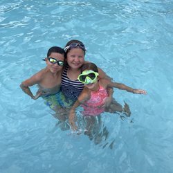 Mountain Springs Camping Resort - Pool area.