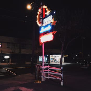 Leonard's Bakery - Signage out front. ©@julieimagery - Bakeries Near Me - Honolulu, Hawaii Leonard's Bakery - Signage out front. ©@julieimagery - Bakeries Near Me - Honolulu, Hawaii
