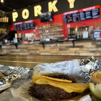 Porky's Backyard - Food Trucks Near Me - Humble, Texas