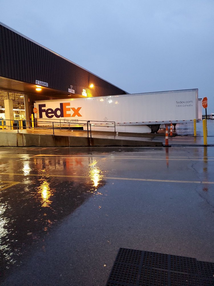 FEDEX SHIP CENTER Updated September 2024 2000 Halverson Rd, Moon Township, Pennsylvania
