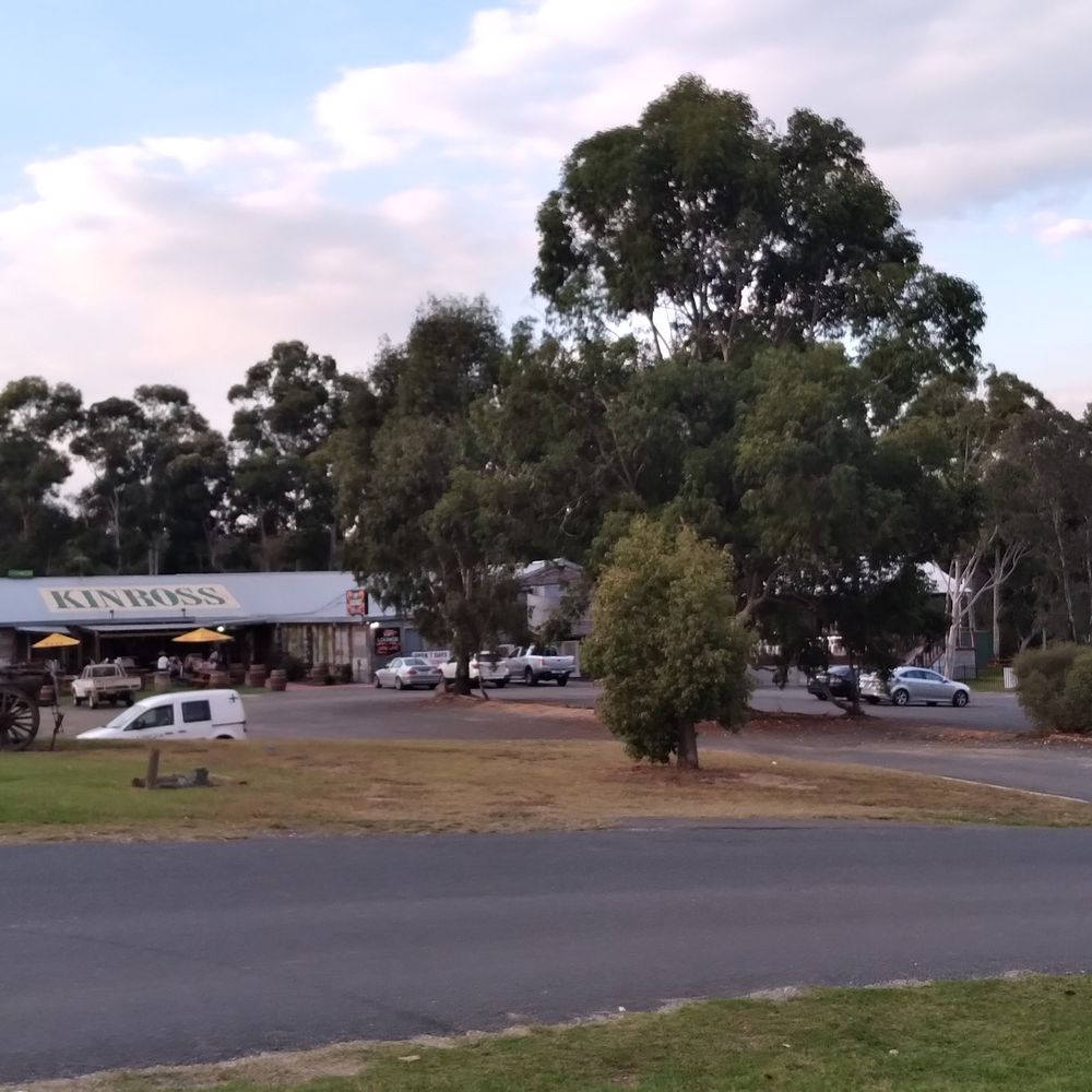 Kinross Woolshed Hotel - Outside - Restaurants Near Me - Thurgoona, NSW
