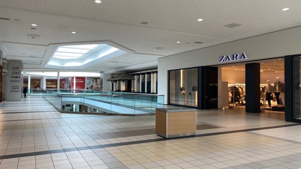 Upper Canada Mall by null