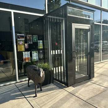 Black Sheep Pizza - The entrance to the restaurant. - Pizza Near Me - Columbus, Indiana