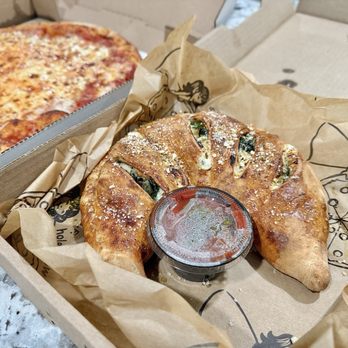 SF Hole In The Wall Pizza - Create Your Own Calzone - Pizza Near Me - Riverside, California