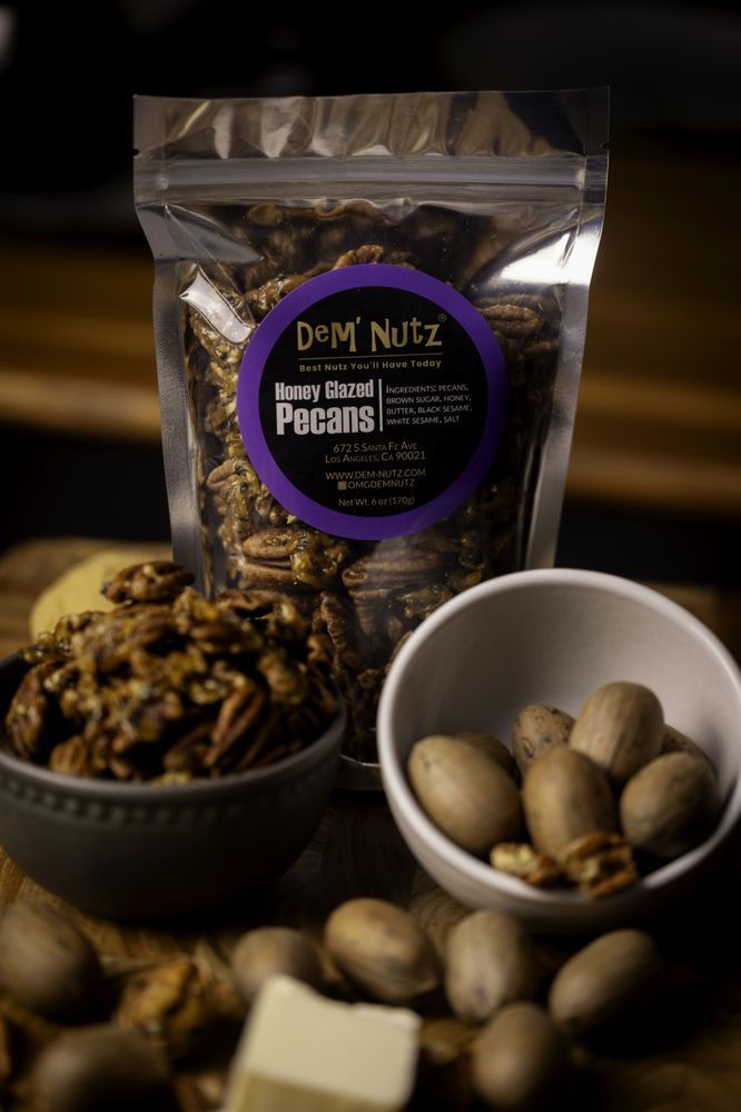 Dem' Nutz Logo