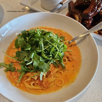 Hungry Crowd - Rose Pasta - New American Near Me - Los Angeles, California