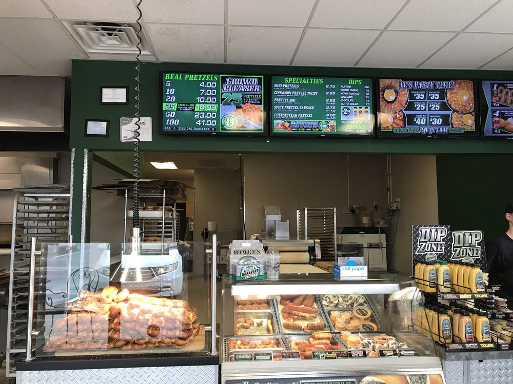 PHILLY PRETZEL FACTORY Updated September 2024 10 Reviews 1006