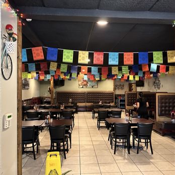 Valle Grill and Cantina - Seating area - Mexican Near Me - Greenfield, Indiana