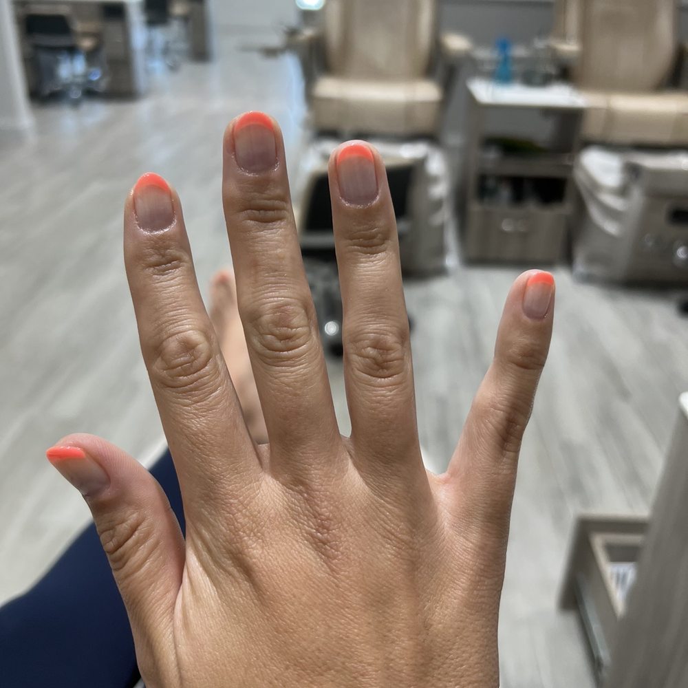 Gel manicure by Hannah